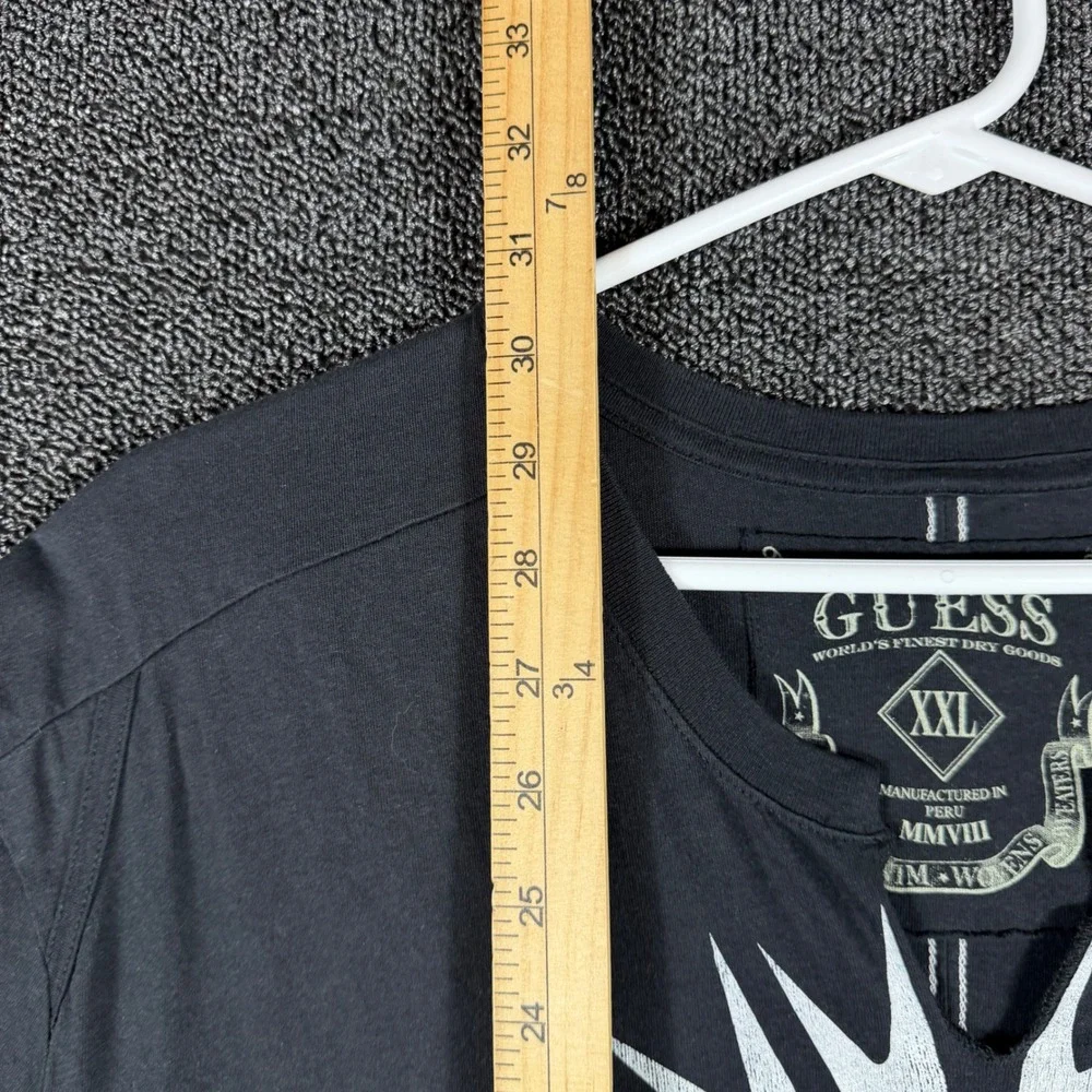 Guess Men's Split Neck T-Shirt Black Sz XXL Short Sleeve Lion Graphic Y2K Grunge - Picture 8 of 8